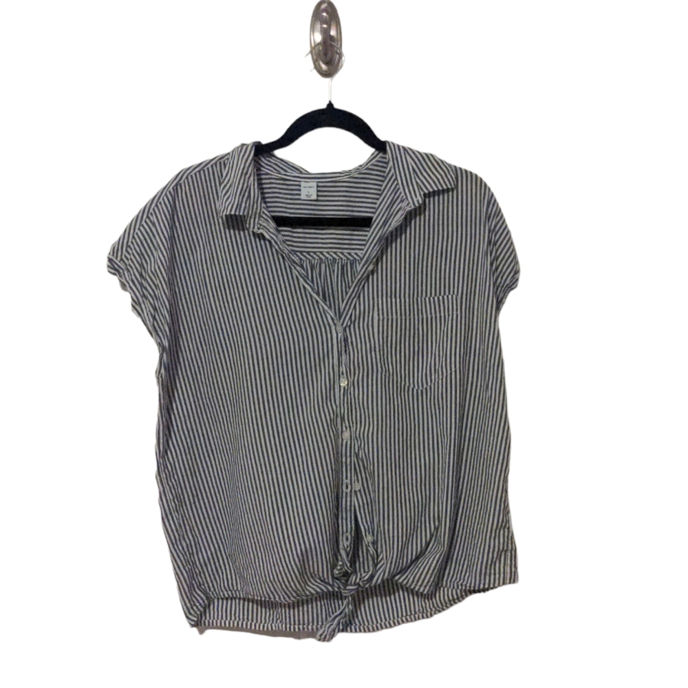 Shirt sleeve striped button down